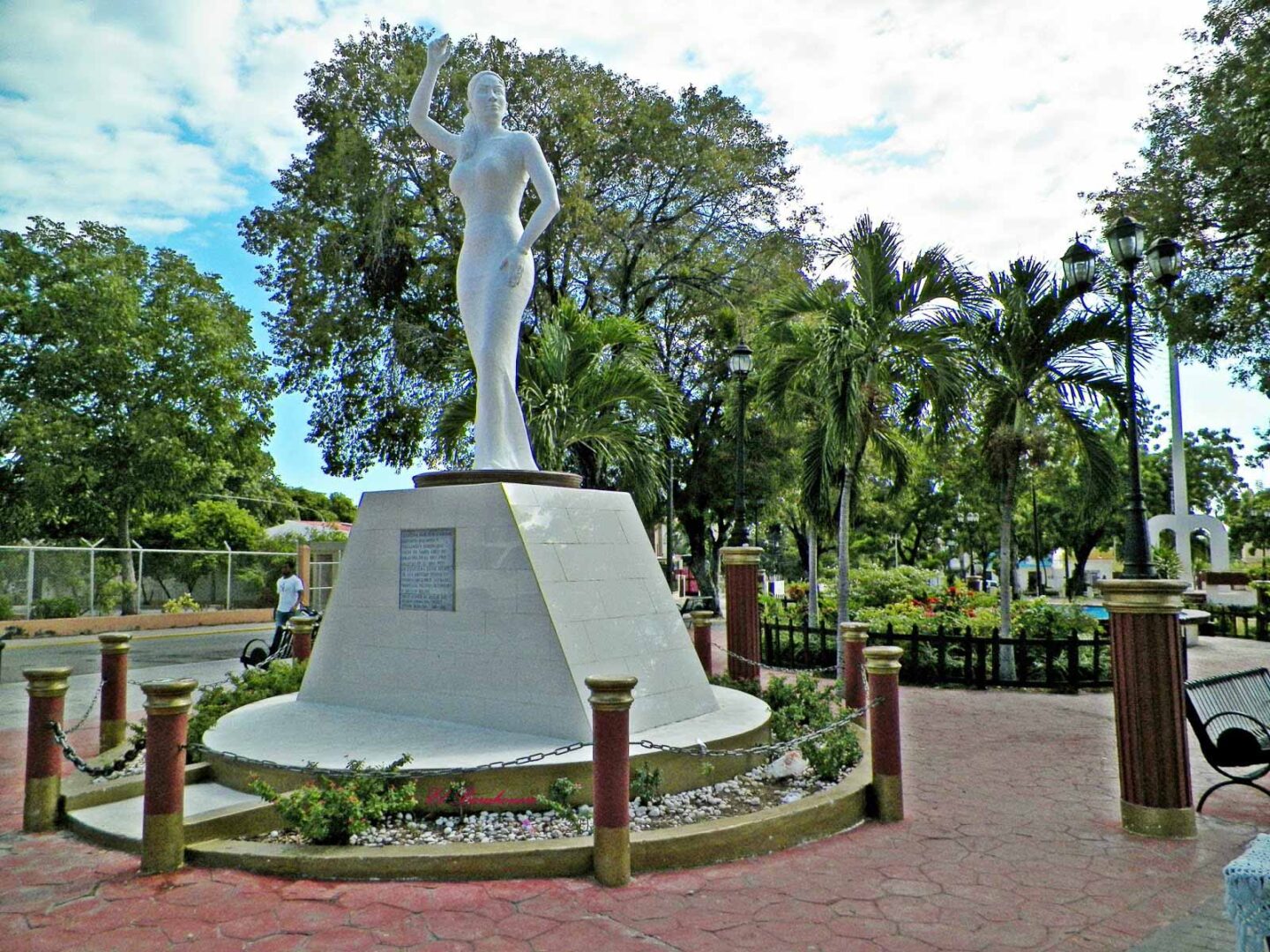 Barahona Estatua Casandra Damir N Foto Hector Rafelin Cuello